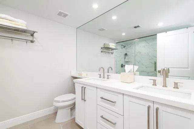 Unit 402 photo 8