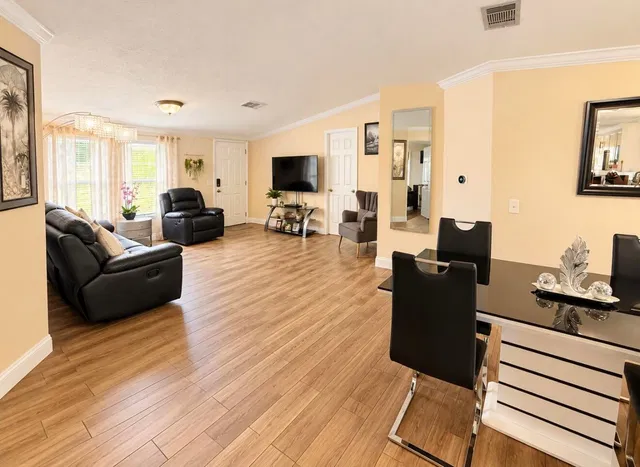 Residence photo 5