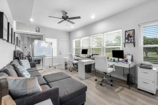 Residence photo 23