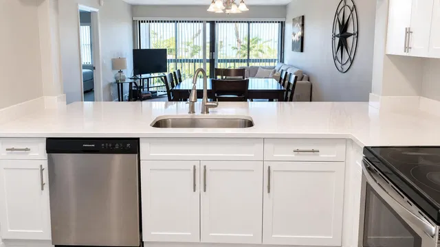 Unit 206 photo 4