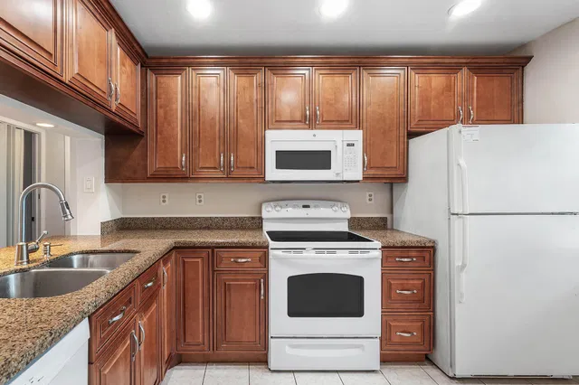 Eastpointe Country Club Unit 204 photo 12