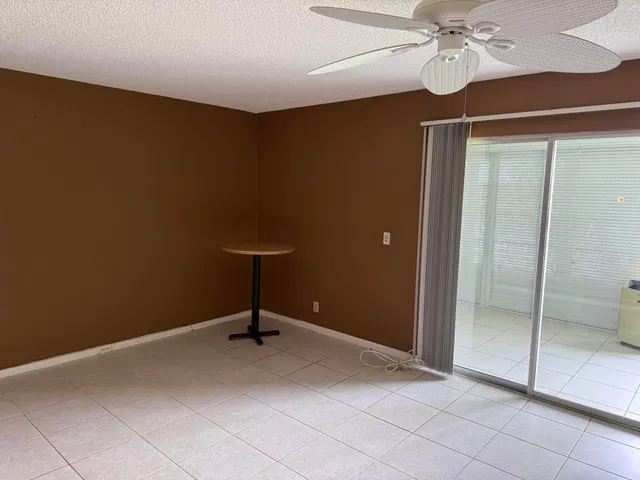 Residence photo 3