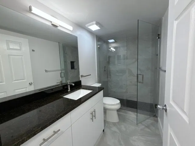  Unit 808 photo 8