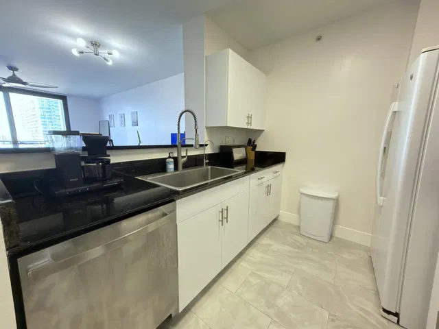  Unit 808 photo 13