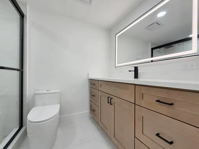  Unit B photo 18