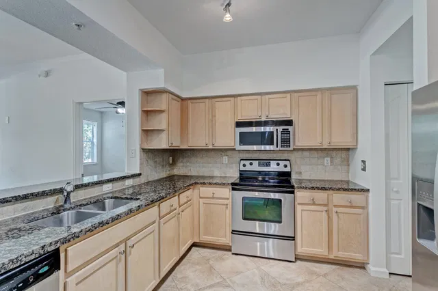  Unit 103 photo 6