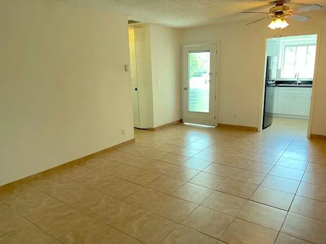 Unit H photo 6