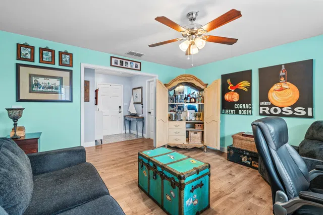 Residence photo 19