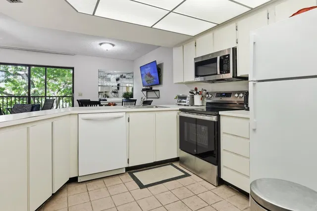  Unit C302 photo 10