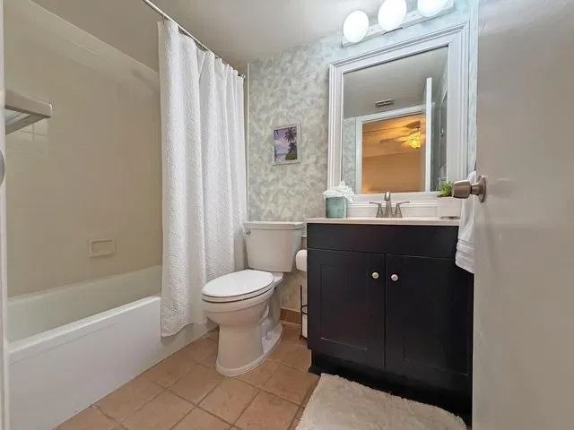  Unit C302 photo 14