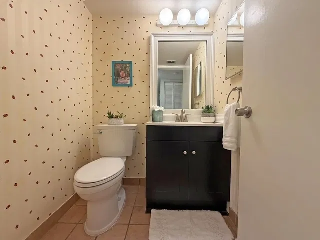  Unit C302 photo 15