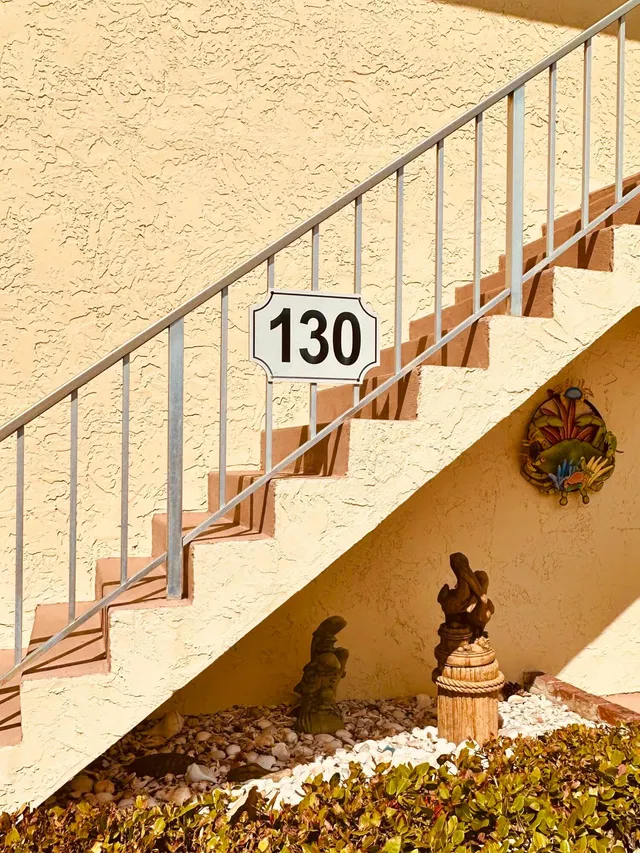 Unit 130-6 photo 2