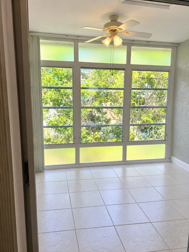 Unit 130-6 photo 4