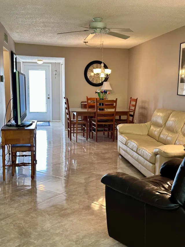Unit 130-6 photo 6