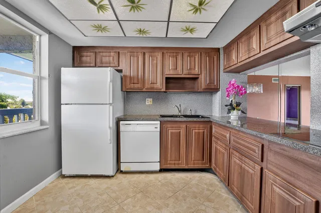 Unit 1541 photo 4