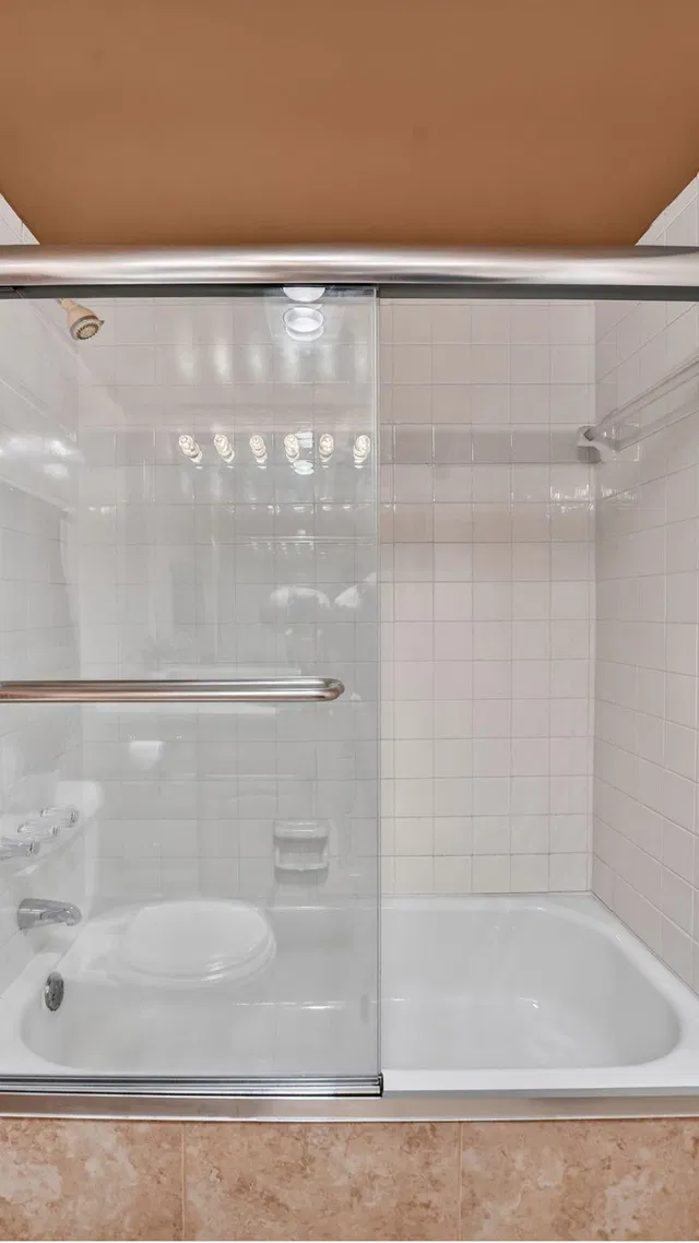 Unit 1541 photo 17