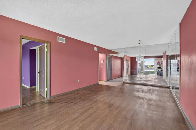 Unit 1541 photo 48