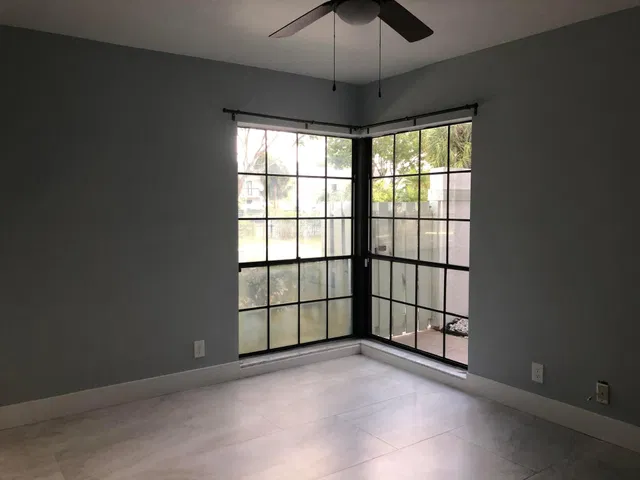 Unit 111 photo 21