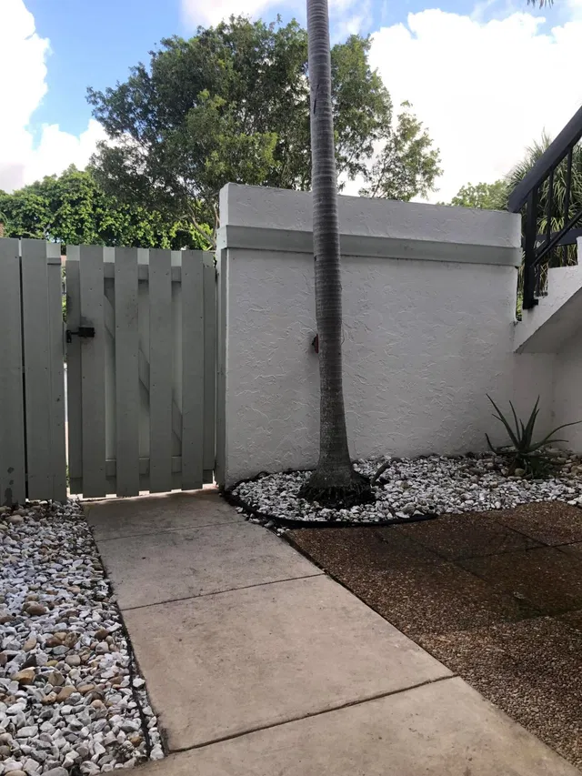 Unit 111 photo 27