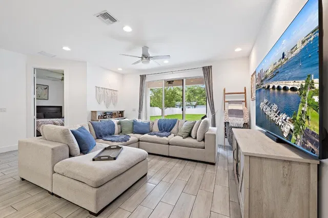  Residence photo 6