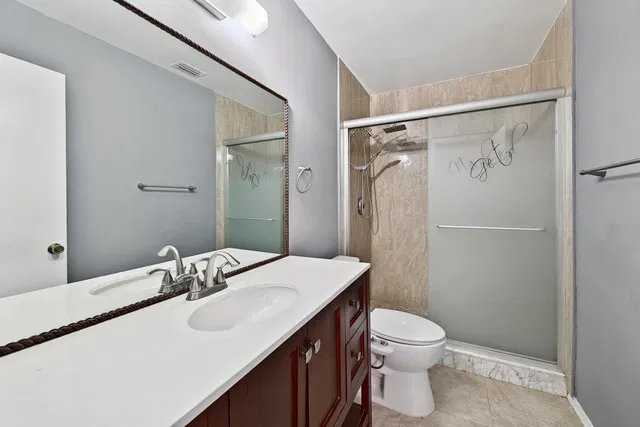 Unit B photo 27