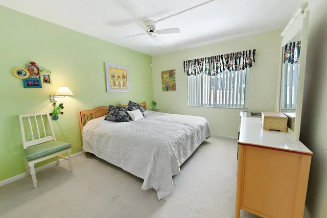 Unit 4002 photo 13