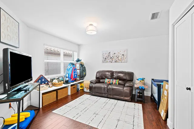 Residence photo 16