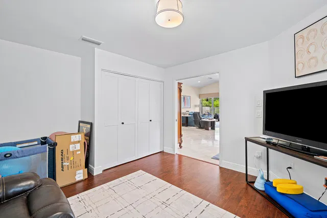 Residence photo 17