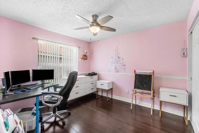 Residence photo 12