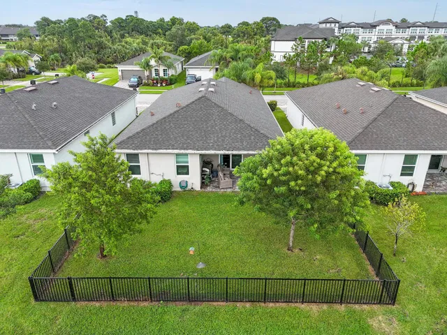Residence photo 94