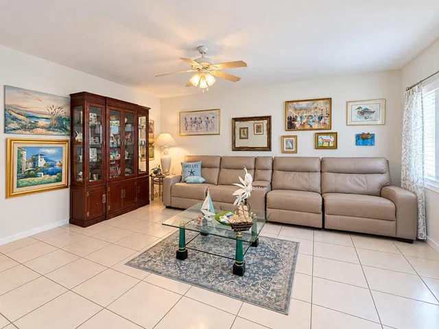 Unit 173 photo 5