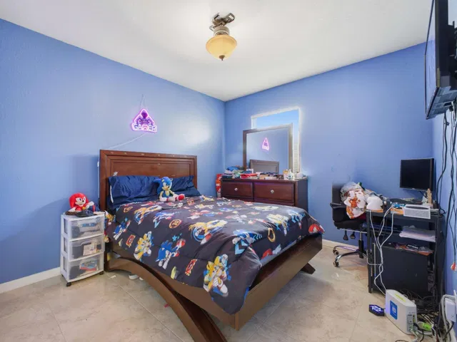 Residence photo 2