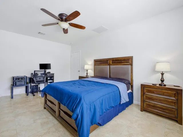 Residence photo 23