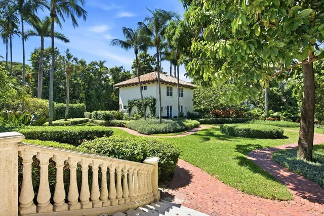 In-Town Palm Beach Residence photo 9