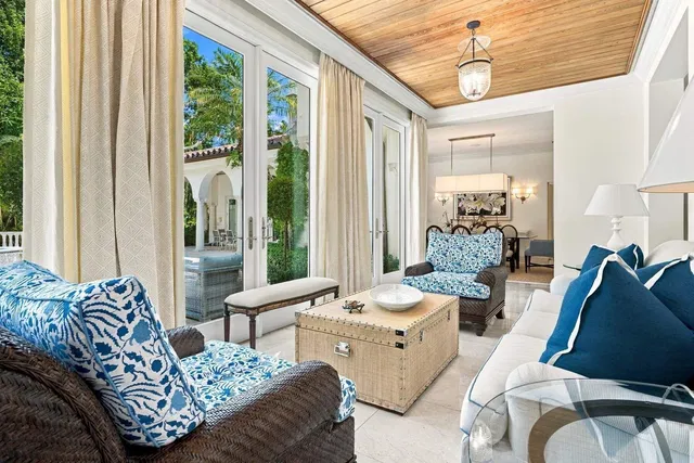 In-Town Palm Beach Residence photo 16