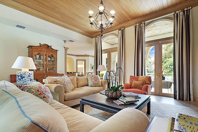 In-Town Palm Beach Residence photo 20