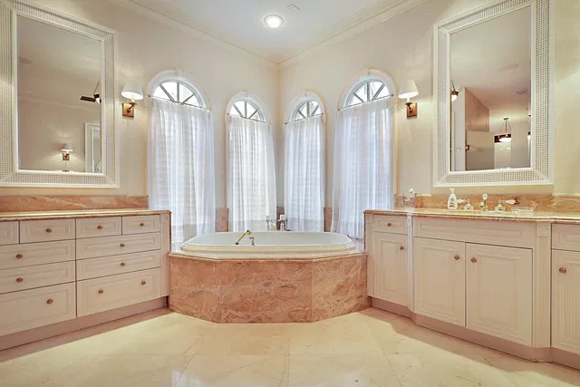 In-Town Palm Beach Residence photo 28