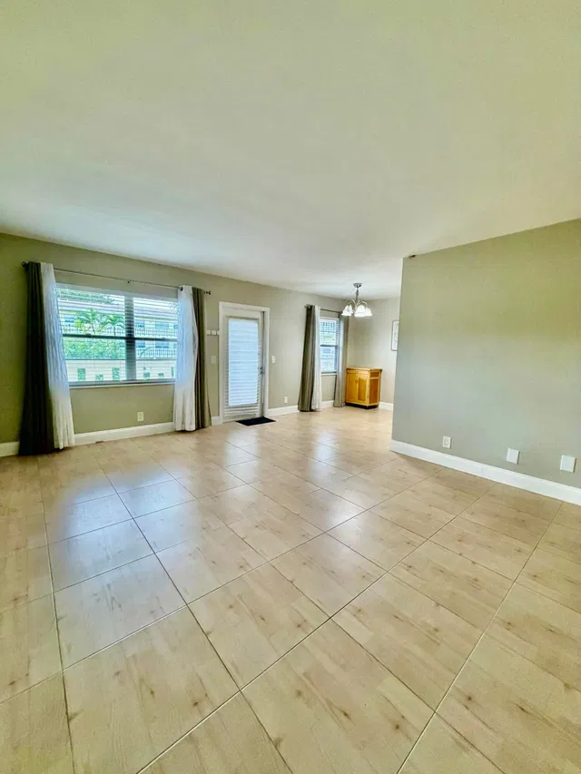 Residence photo 2