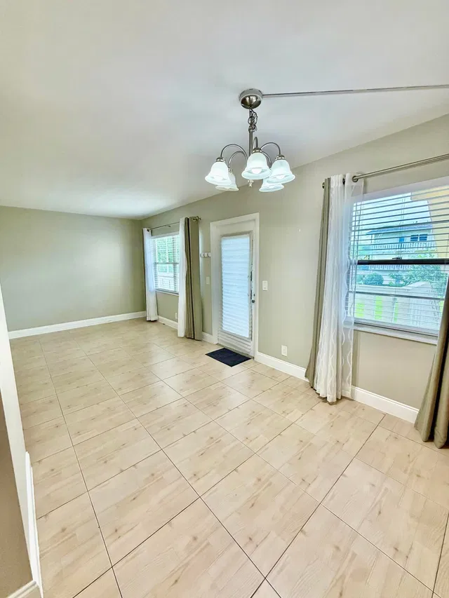 Residence photo 3