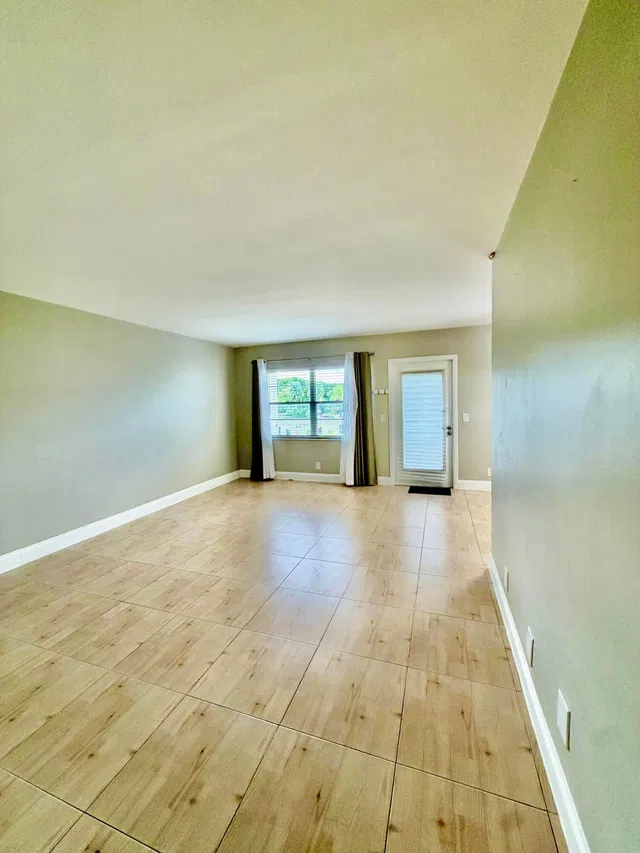Residence photo 4