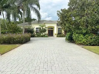 Residence photo 2
