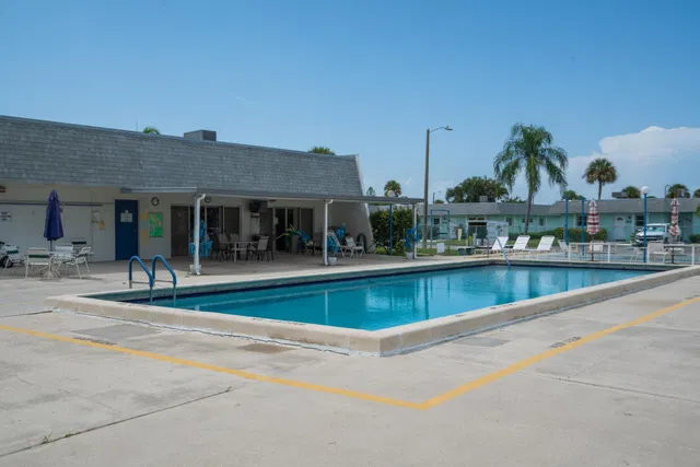 Unit 111 photo 16