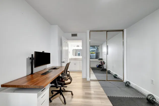 Residence photo 12