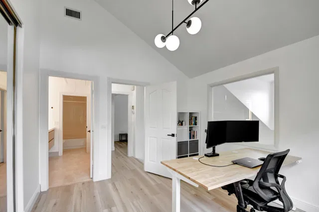 Residence photo 16