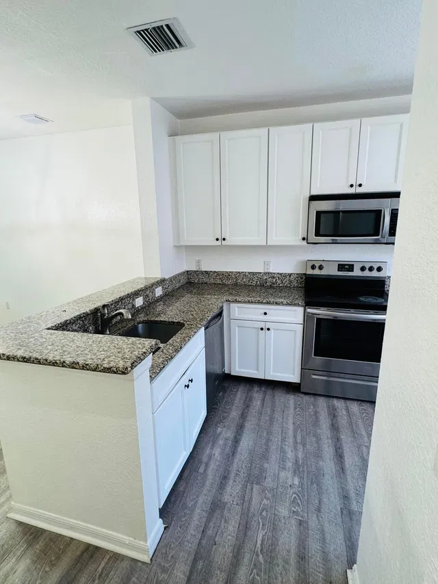 Residence photo 3