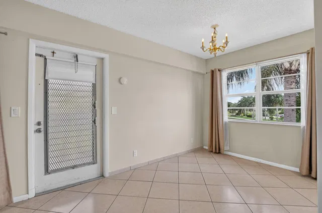  Residence photo 4