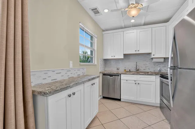  Residence photo 6