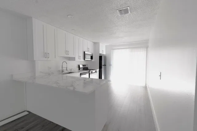 Unit B photo 7