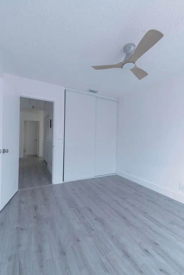 Unit B photo 18