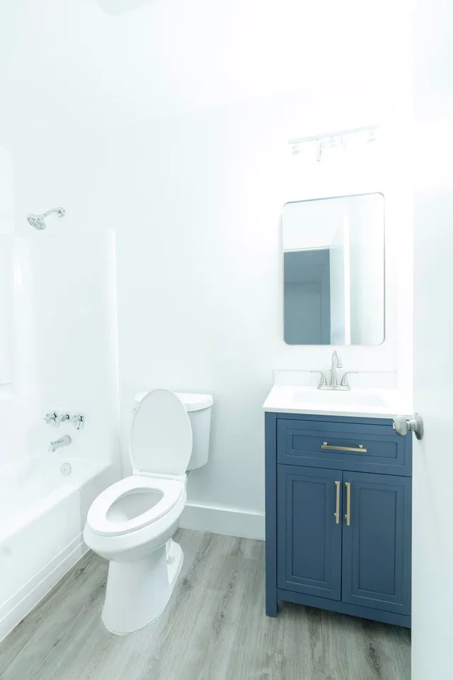 Unit B photo 26